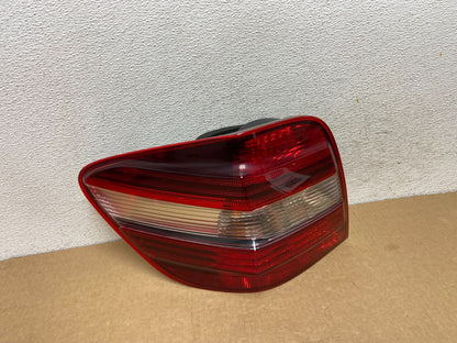 2009 to 2011 Mercedes ML350 ML-Class Left Driver Side LH Tail Light AF9524 DW0