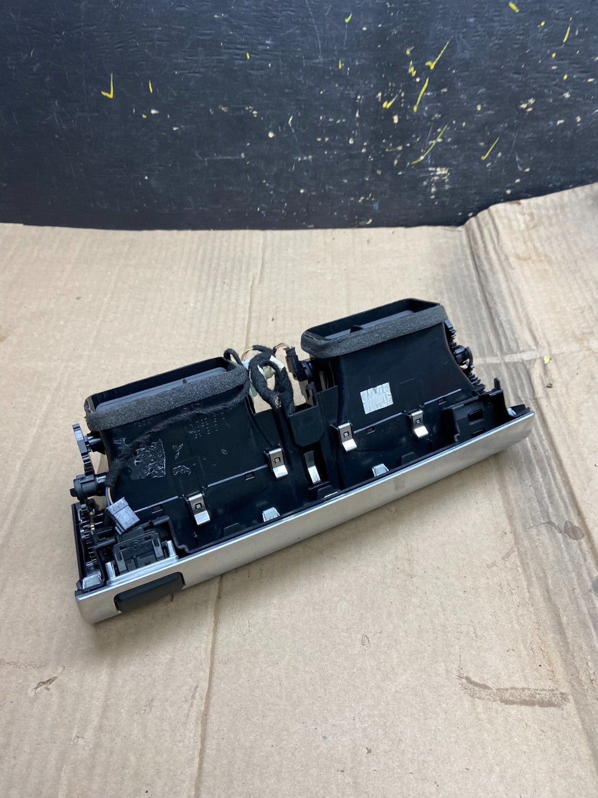 2007 to 2013 BMW X5 X6 Center Console Dash Air Vent OEM X1724 DG4