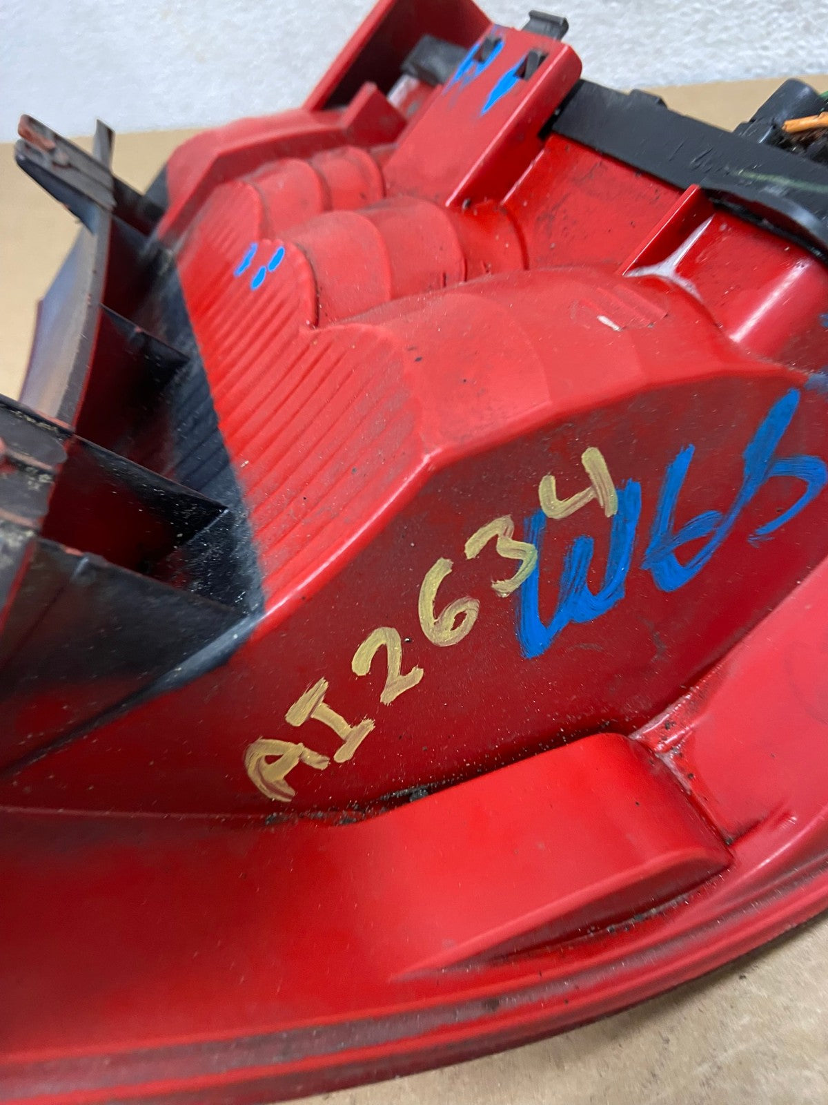 2002-2005 Mercedes ML350 ML-Class Left Driver Lh Side Tail Light AI2634 LK6