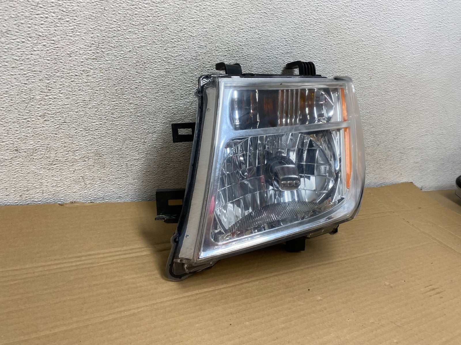 2005-2007 Nissan Pathfinder Halogen Headlight Left Driver LH AG8840 DW1