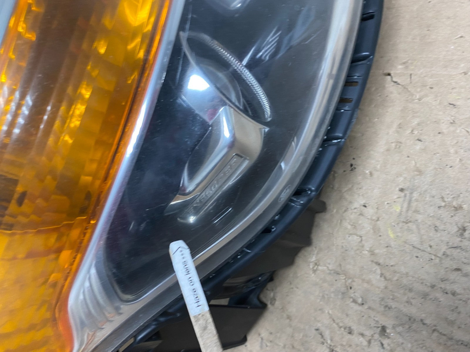 2011 to 2015 Ford Explorer Right Passenger Halogen Headlight AE6572 DW5
