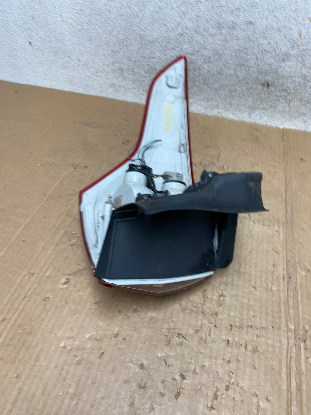 2013 to 2016 Ford Escape Right Passenger RH Side Tail Light AI5627 LK6