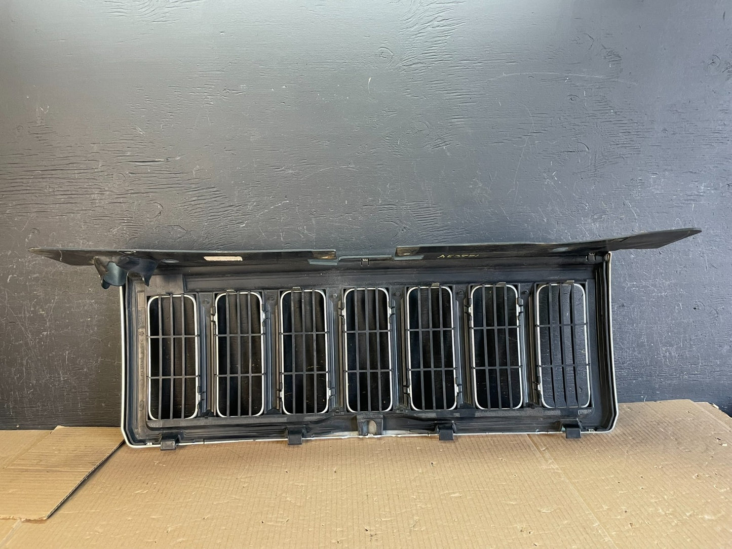 2006 to 2010 Jeep Commander Front Upper Grill Grille AE3751 DG3