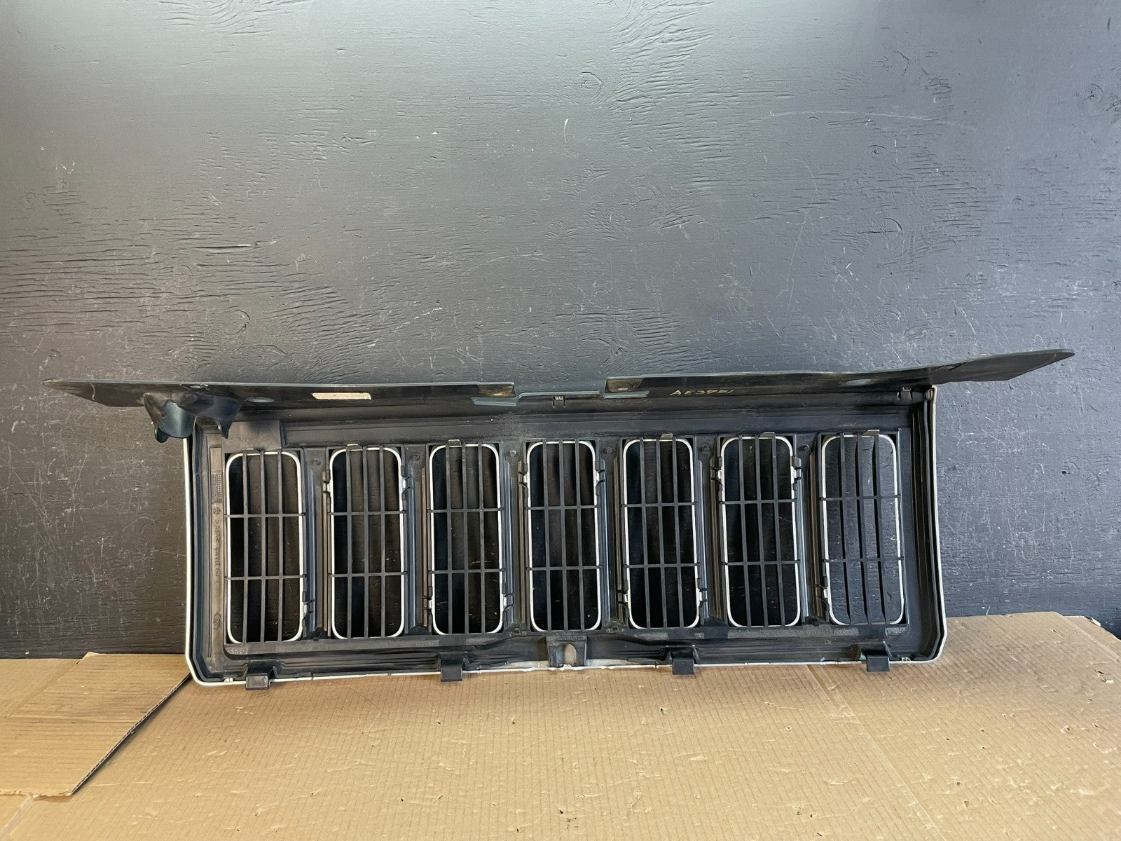 2006 to 2010 Jeep Commander Front Upper Grill Grille AE3751 DG3