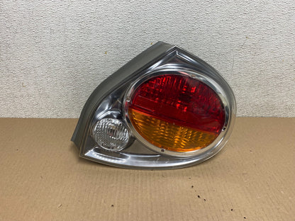 2002 2003 Nissan Maxima Right Passenger RH Side Tail Light M7870 DW0
