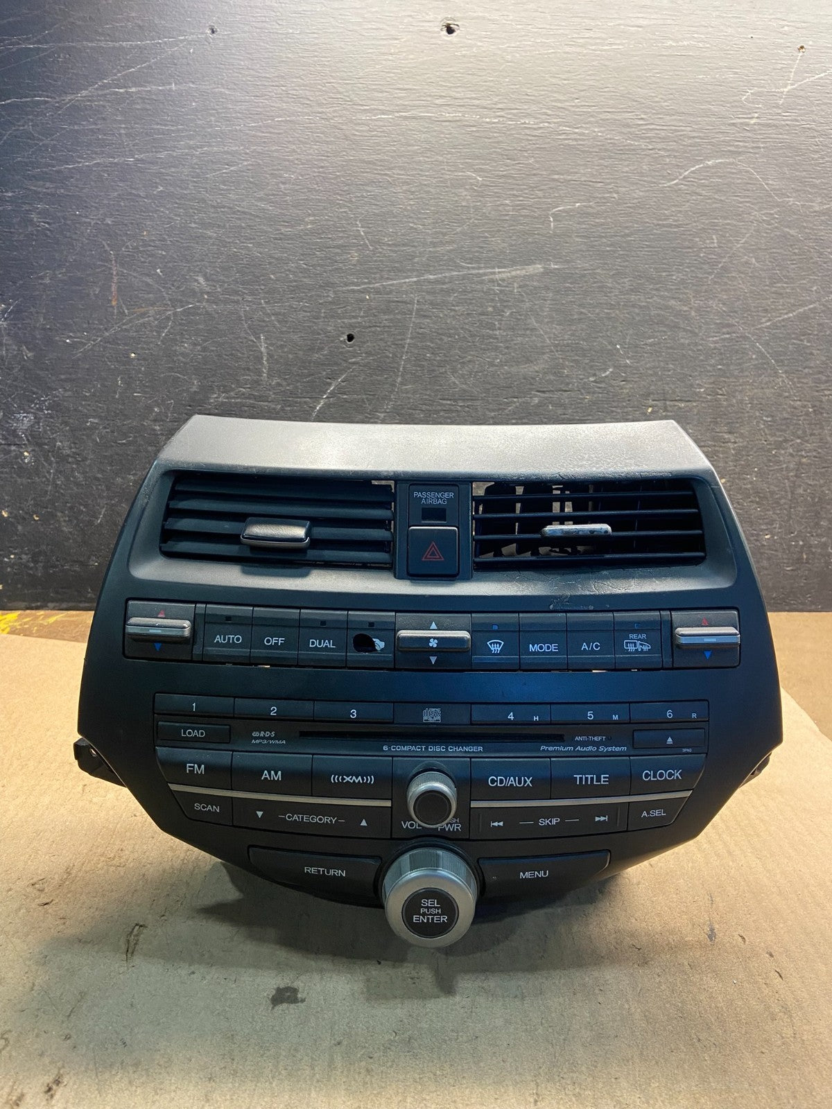 2008 to 2012 Honda Accord Front Radio Control AM./FM CD Climate Control Z8701 DG0