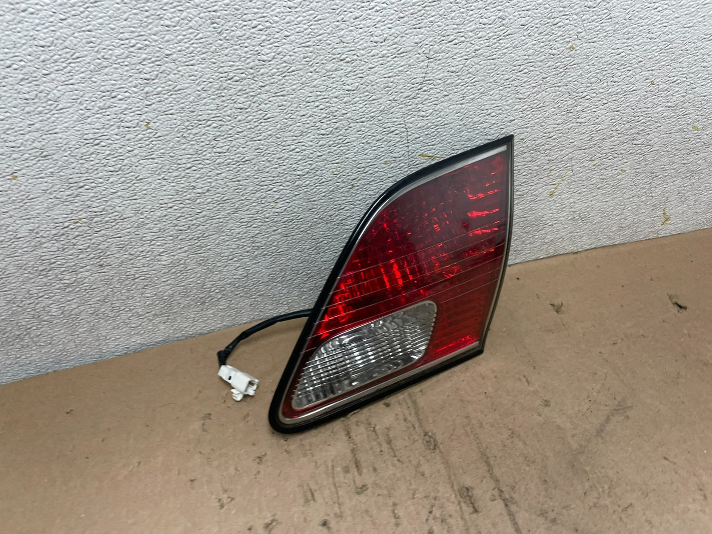 2002 2003 2004 Lexus Es300 Es330 Right Passenger Inner Tail Light Oem Q4927 DW2