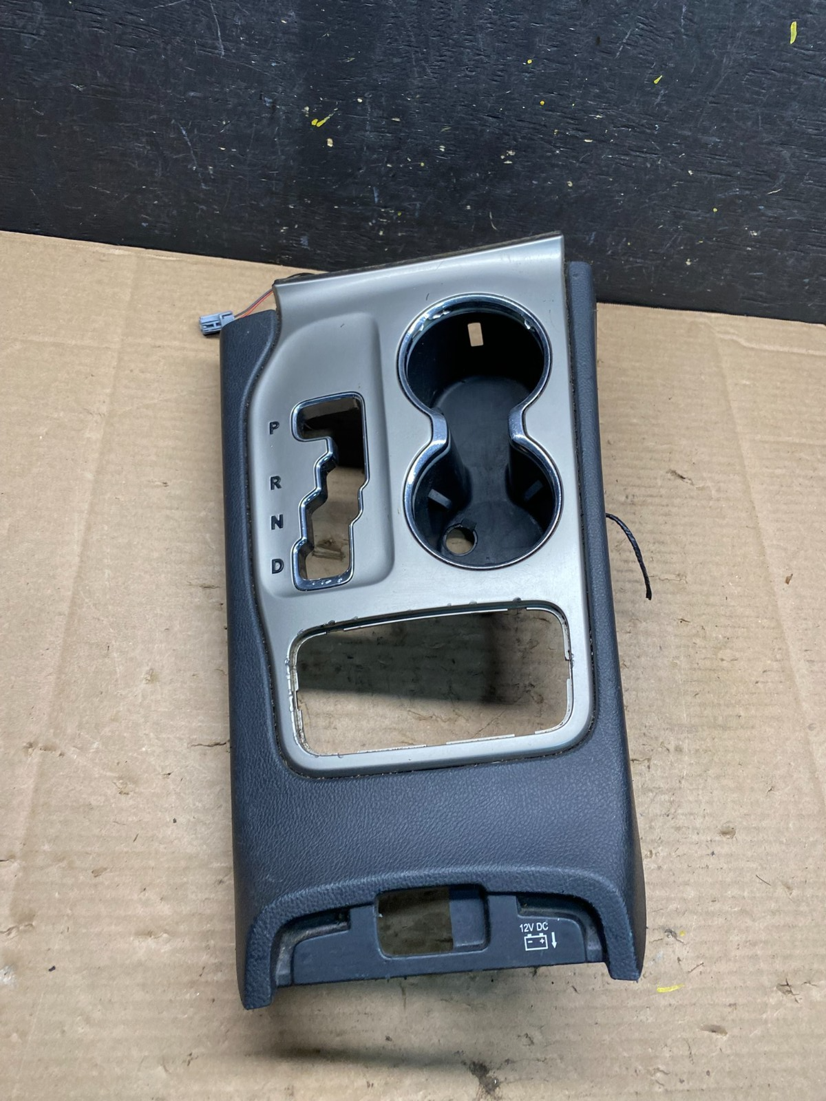 2011 to 2013 Jeep Grand Cherokee Center Console Shifter Cup Holder Q2665 DG0