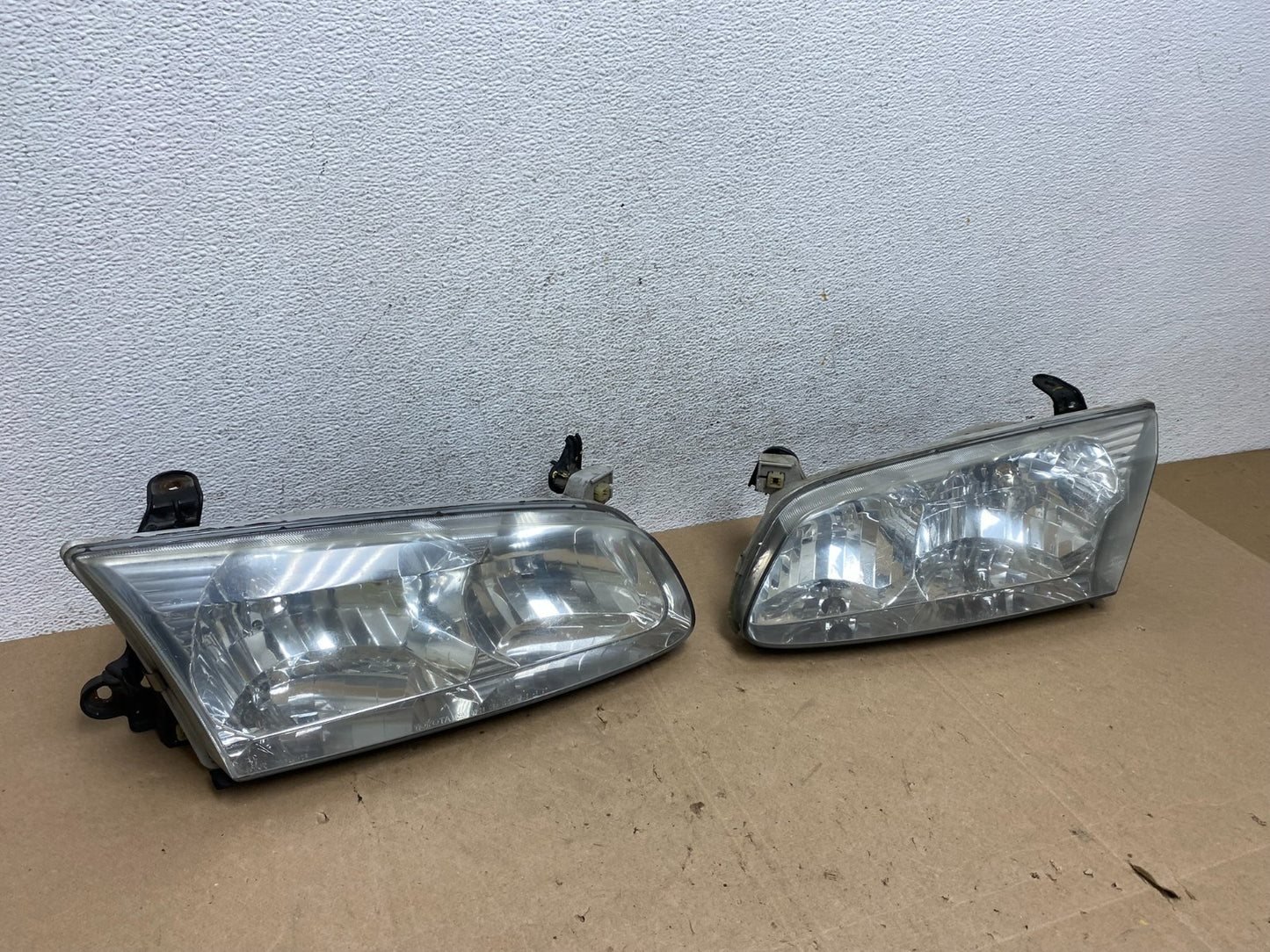 2000 to 2001 Toyota Camry Front Left+Right Side Headlights AE5979 DW2