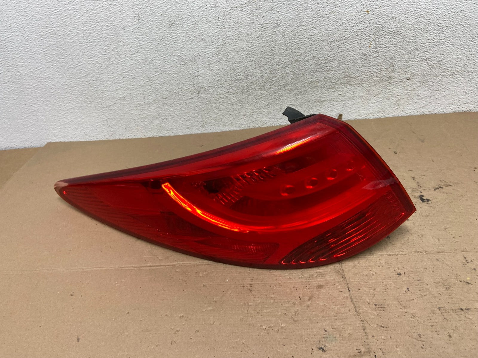 2010 to 2015 Hyundai Tucson Left Driver LH Tail Light AF5055 DW0