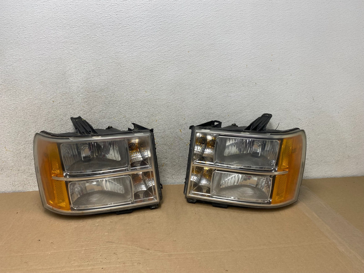 2007 - 2014 GMC Sierra Left+Right Side Halogen Headlights AH9340 DW0