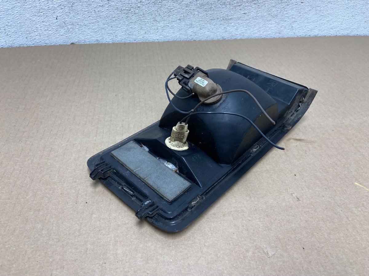 1989 to 1993 Cadillac Deville Front Right Passenger RH Turn Signal AG5820 DG3