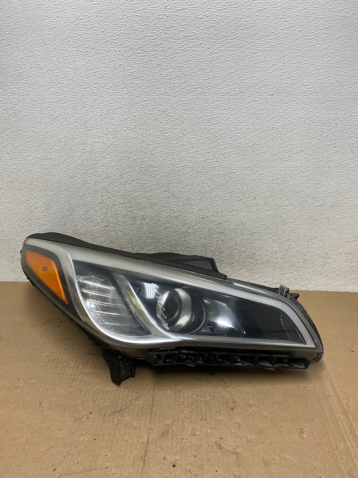 2015-2017 Hyundai Sonata Right Passenger RH Side Halogen Headlight AG4702 DW0