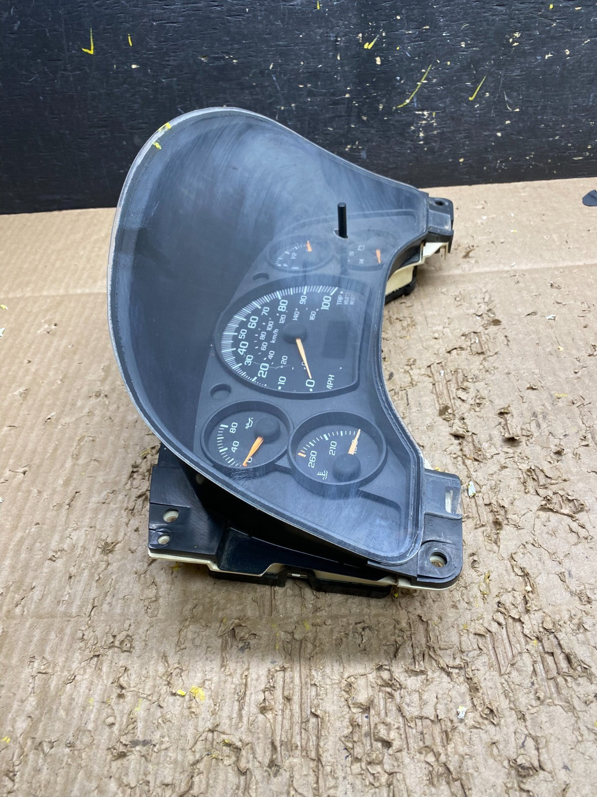 2004 to 2007 Chevrolet Express Speedometer Cluster Gauge OEM V7616 DG1