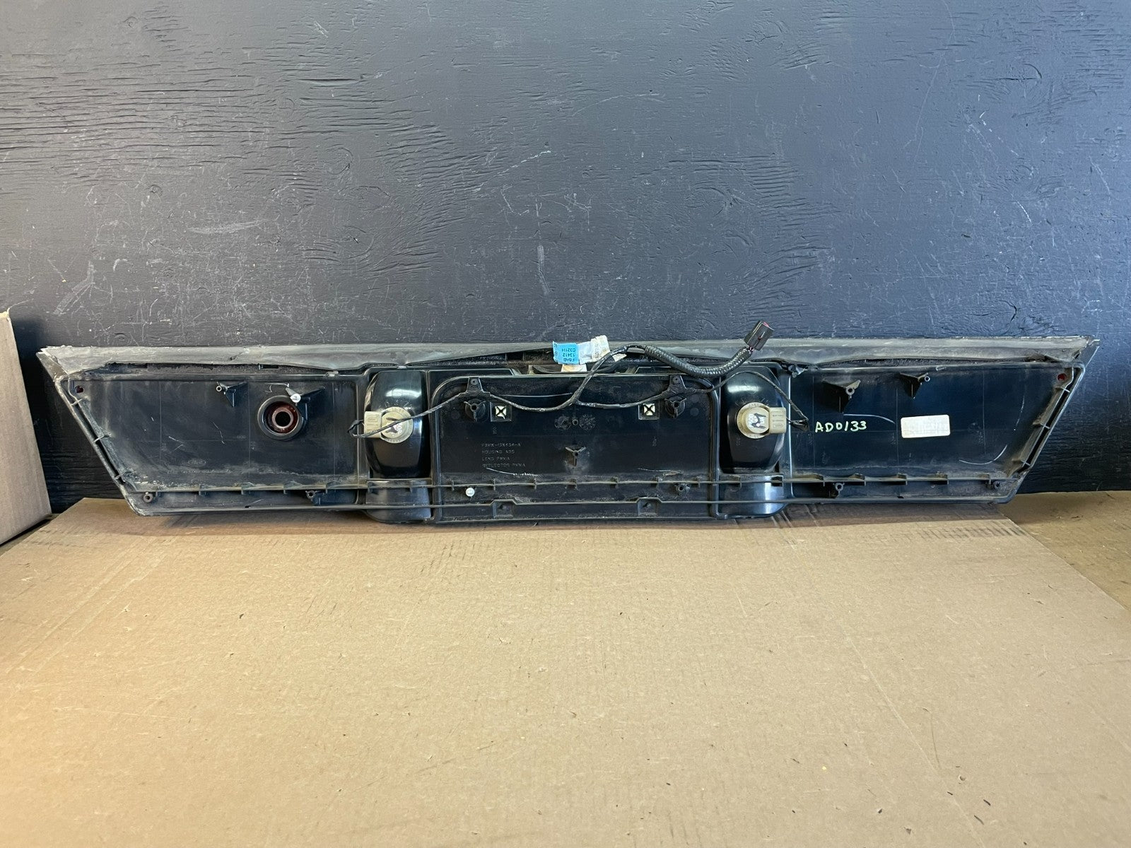 1998 to 2002 Mercury Grand Marquis Trunk Lid Center Tail Light AD0133 DG5