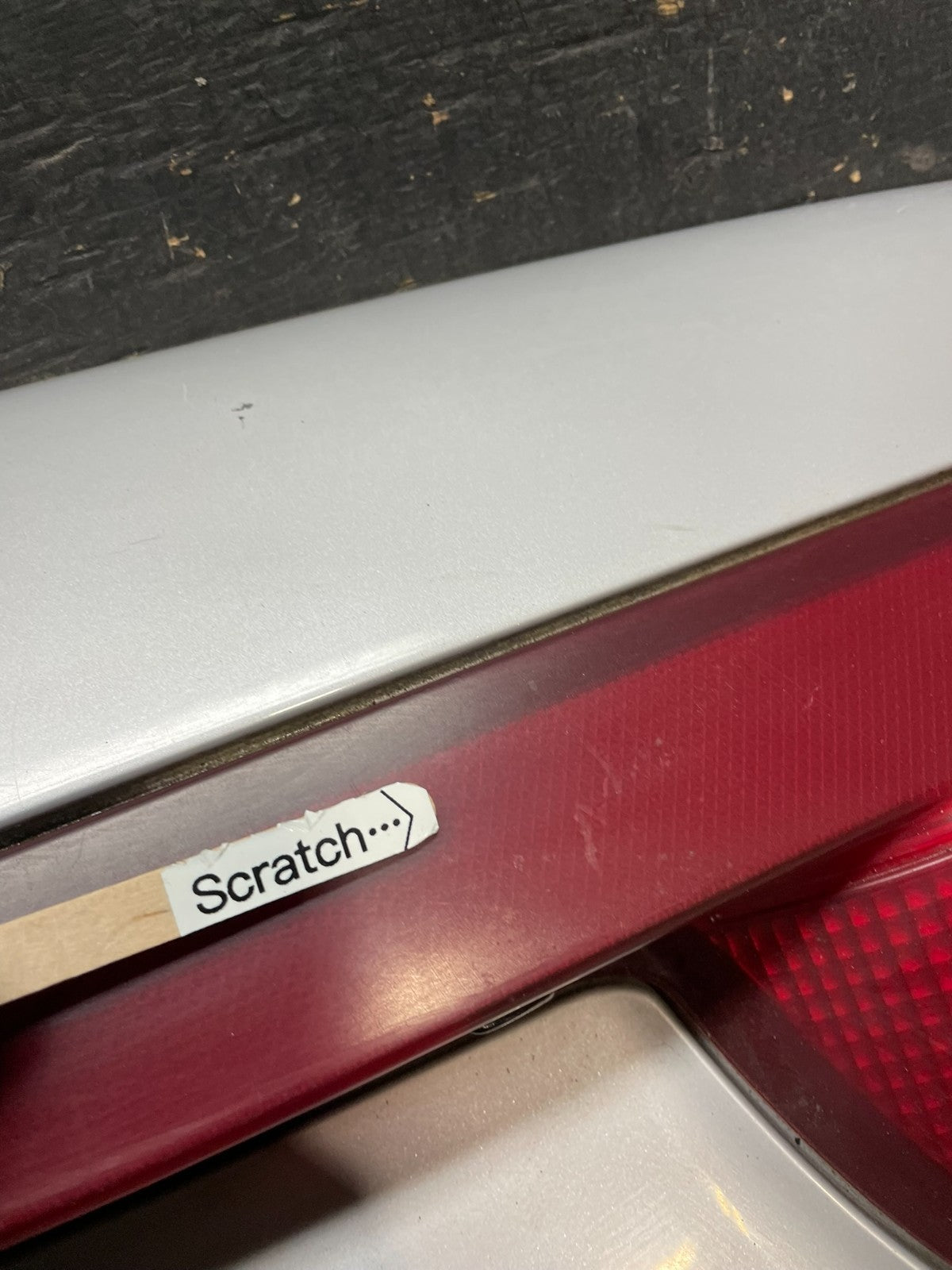 2000-2002 Saturn SL2 Sedan Center Tail Light Lid Trunk Rear Panel  Z5701 DG3