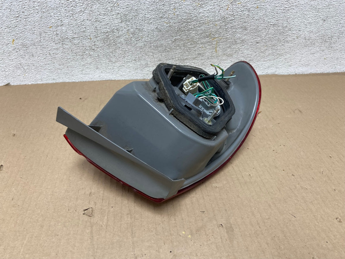 1998 1999 2000 Toyota Corolla Right Passenger Side Tail light AH5723 LK7