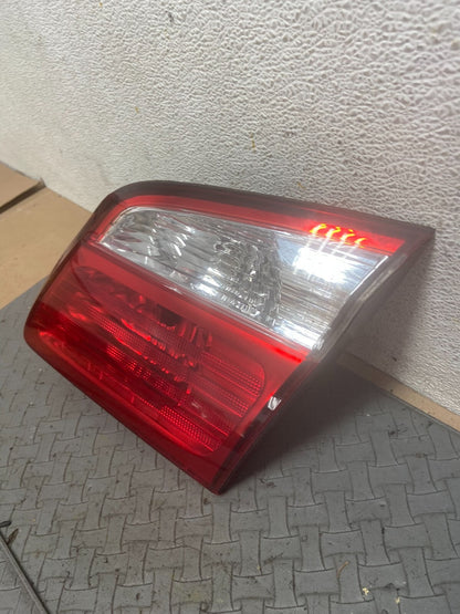 2000-2001 Infiniti i30 Right Passenger Rh Side Tail Light Inner Oem C75831