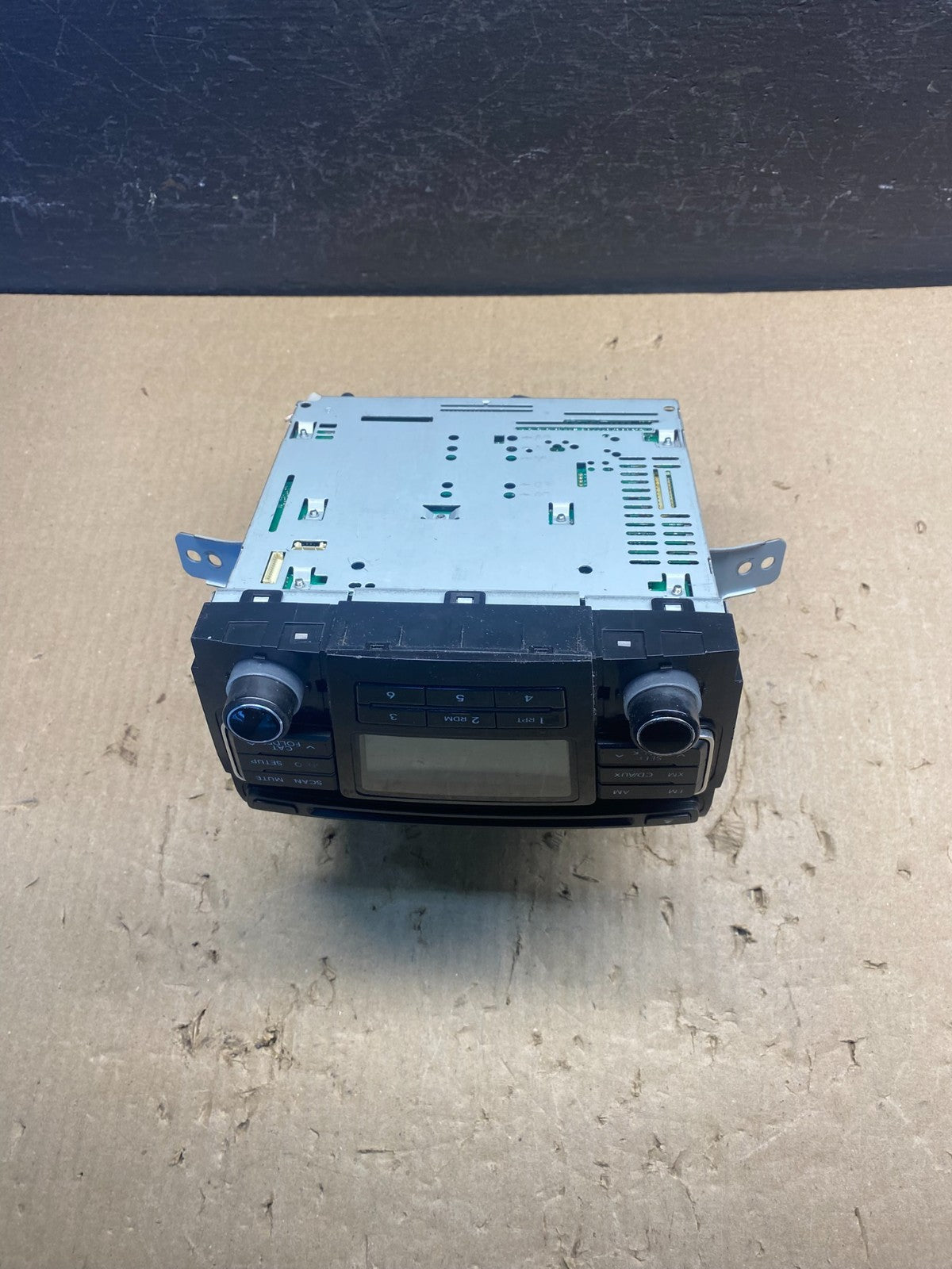 2011 to 2012 Hyundai Sonata Am Fm Cd Player Radio Receiver AC8967 DG4