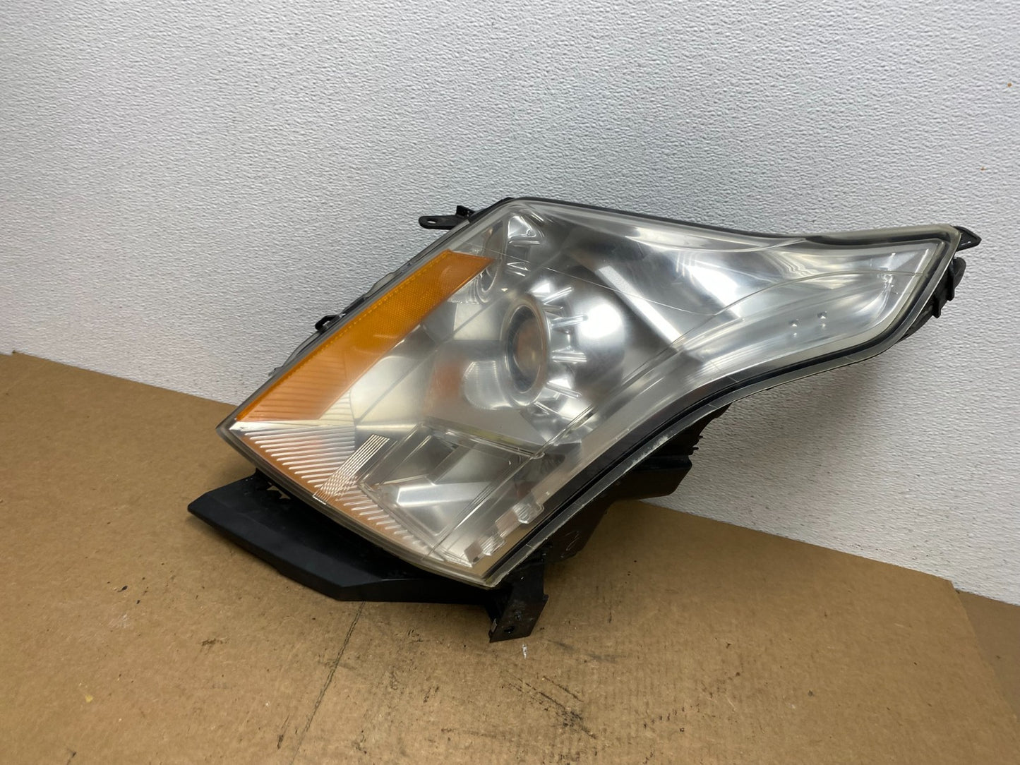 Halogen 2010 to 2016 Cadillac SRX Left Driver LH Side Headlight AC3429 DW0