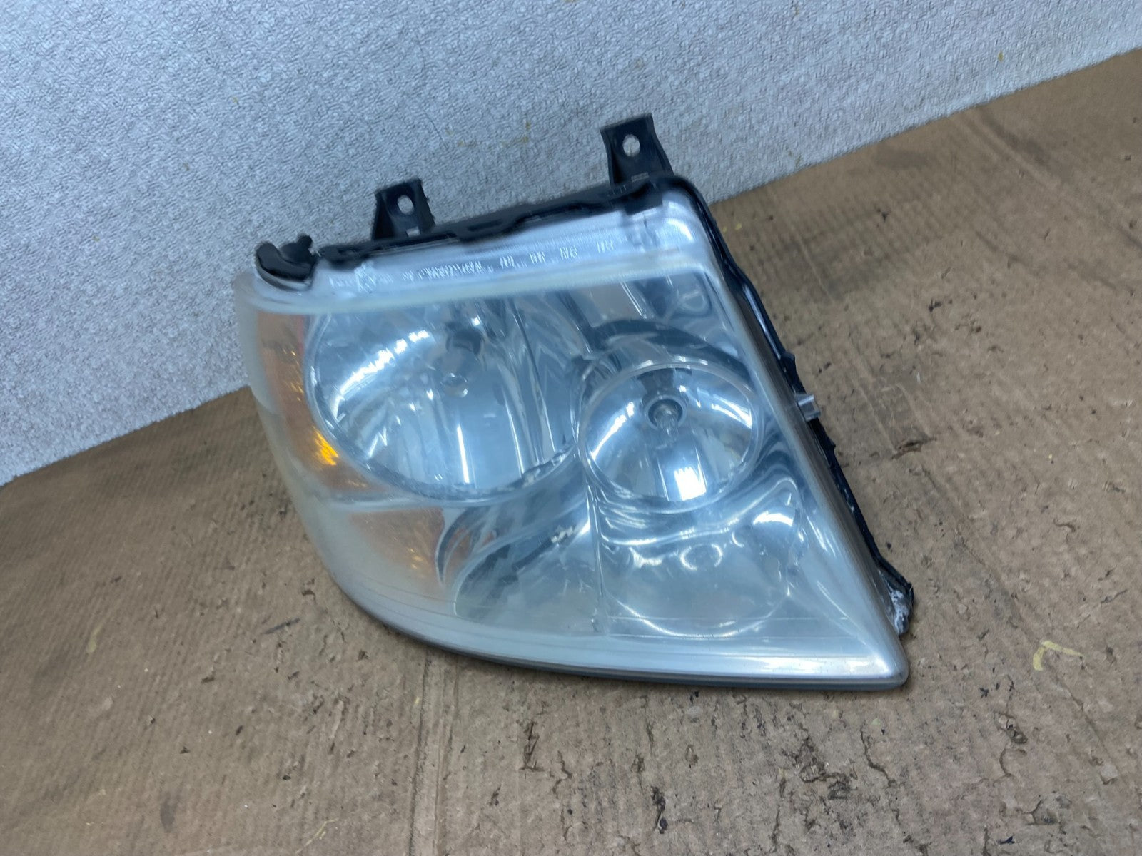 2003 - 2006 Ford Expedition Right Passenger Side Headlight Halogen Oem AA8410 DW1