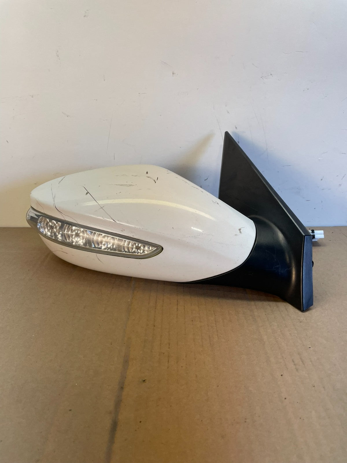 2011-2015 Hyundai Sonata Right Passenger Mirror W/ Turn Signal AI0869 DG0