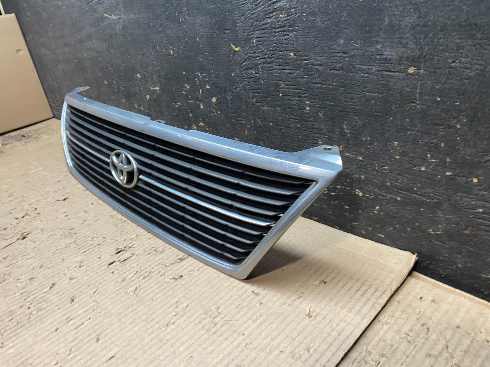 1995 1996 1997 Toyota Avalon Front Upper Grill Grille  OEM X8265 DG1