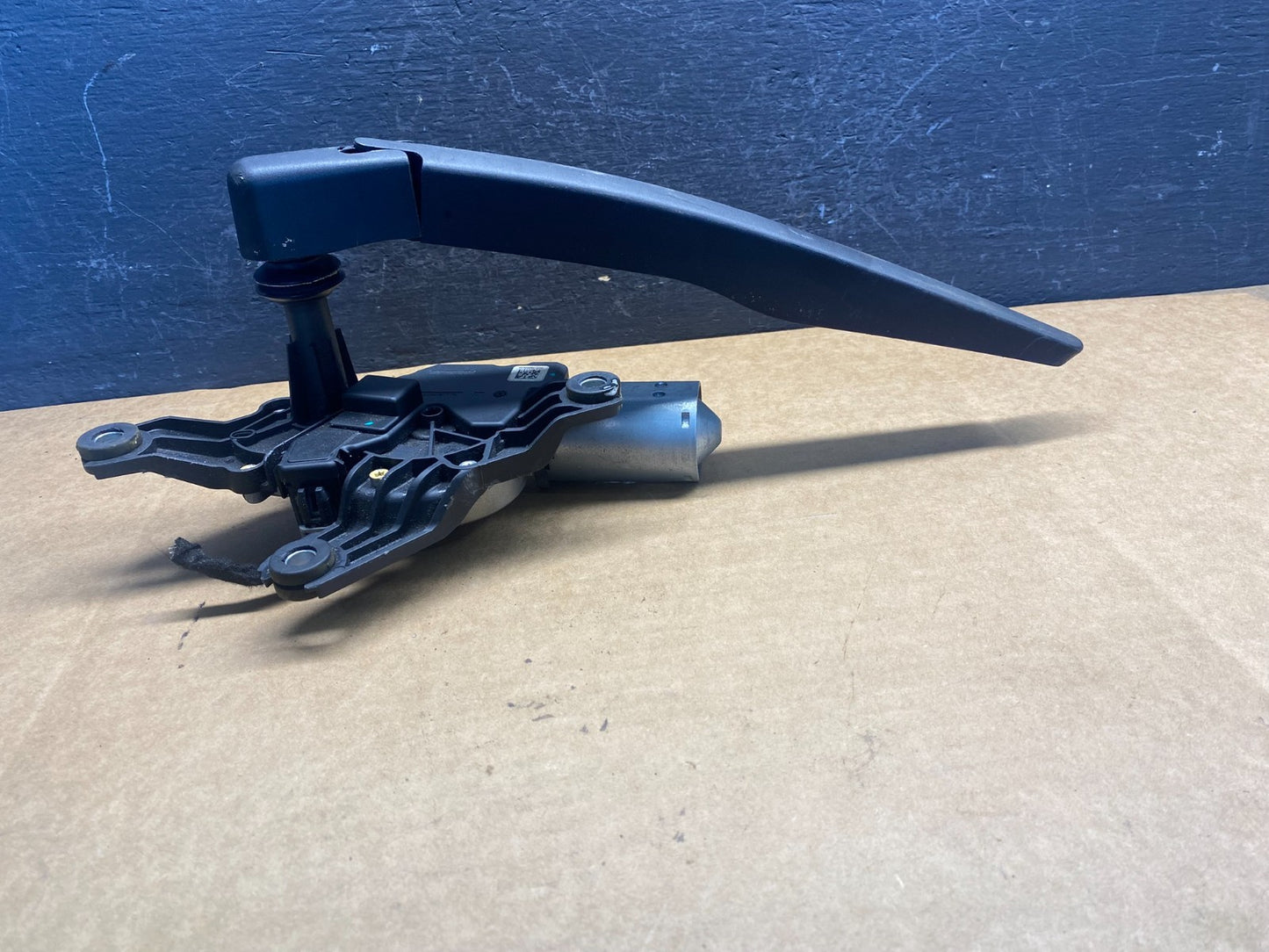 2020 to 2023 Ford Explorer Rear Windshield Wiper Motor AD7461 DG1