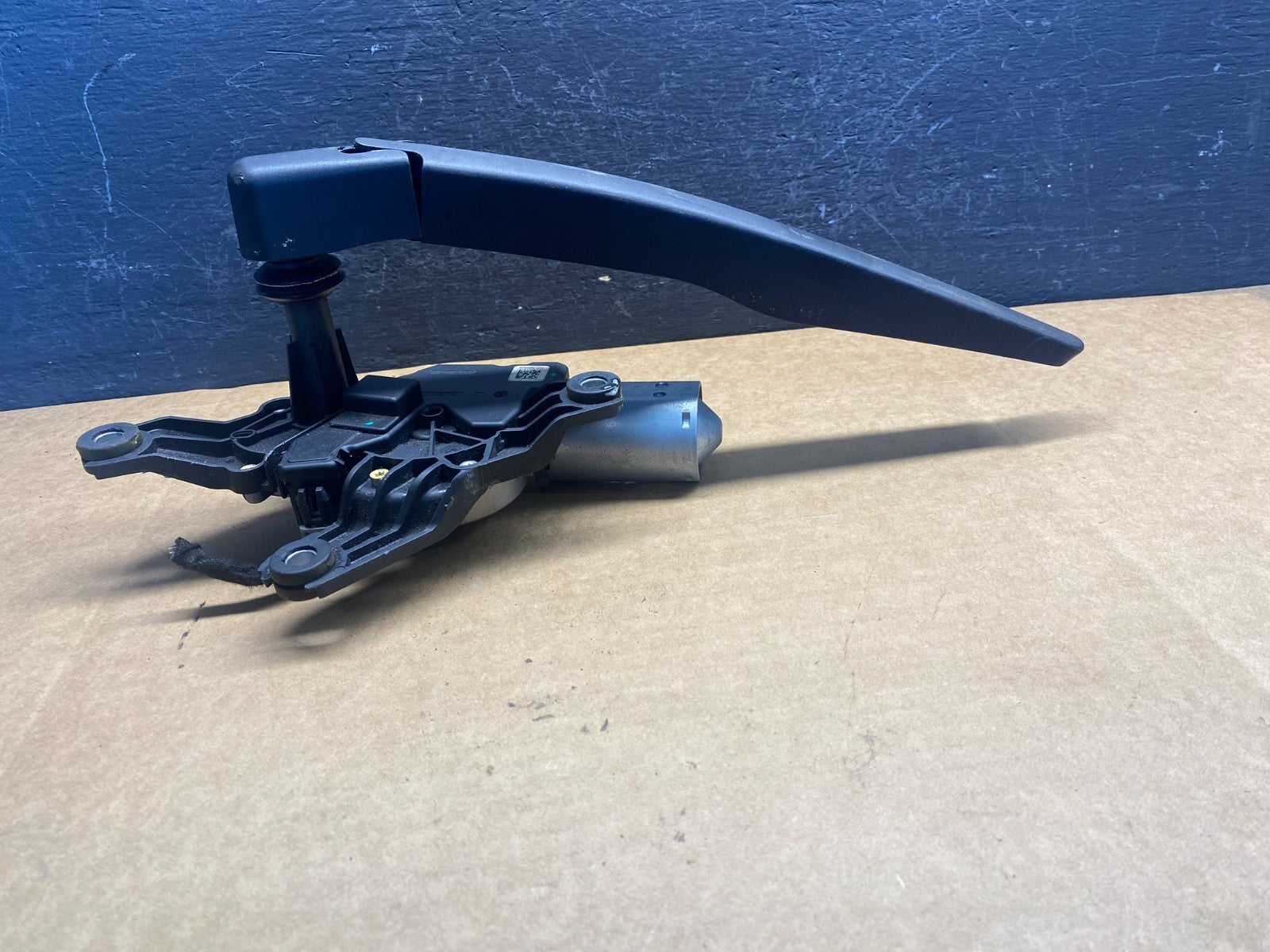 2020 to 2023 Ford Explorer Rear Windshield Wiper Motor AD7461 DG1