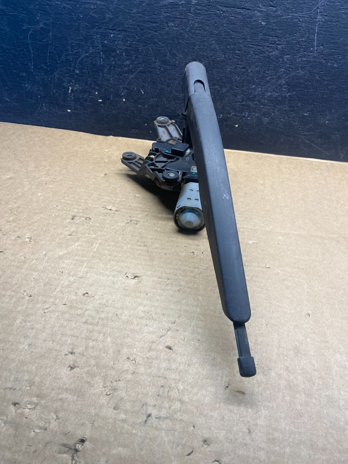 2020 to 2023 Ford Explorer Rear Windshield Wiper Motor af6649 DG2