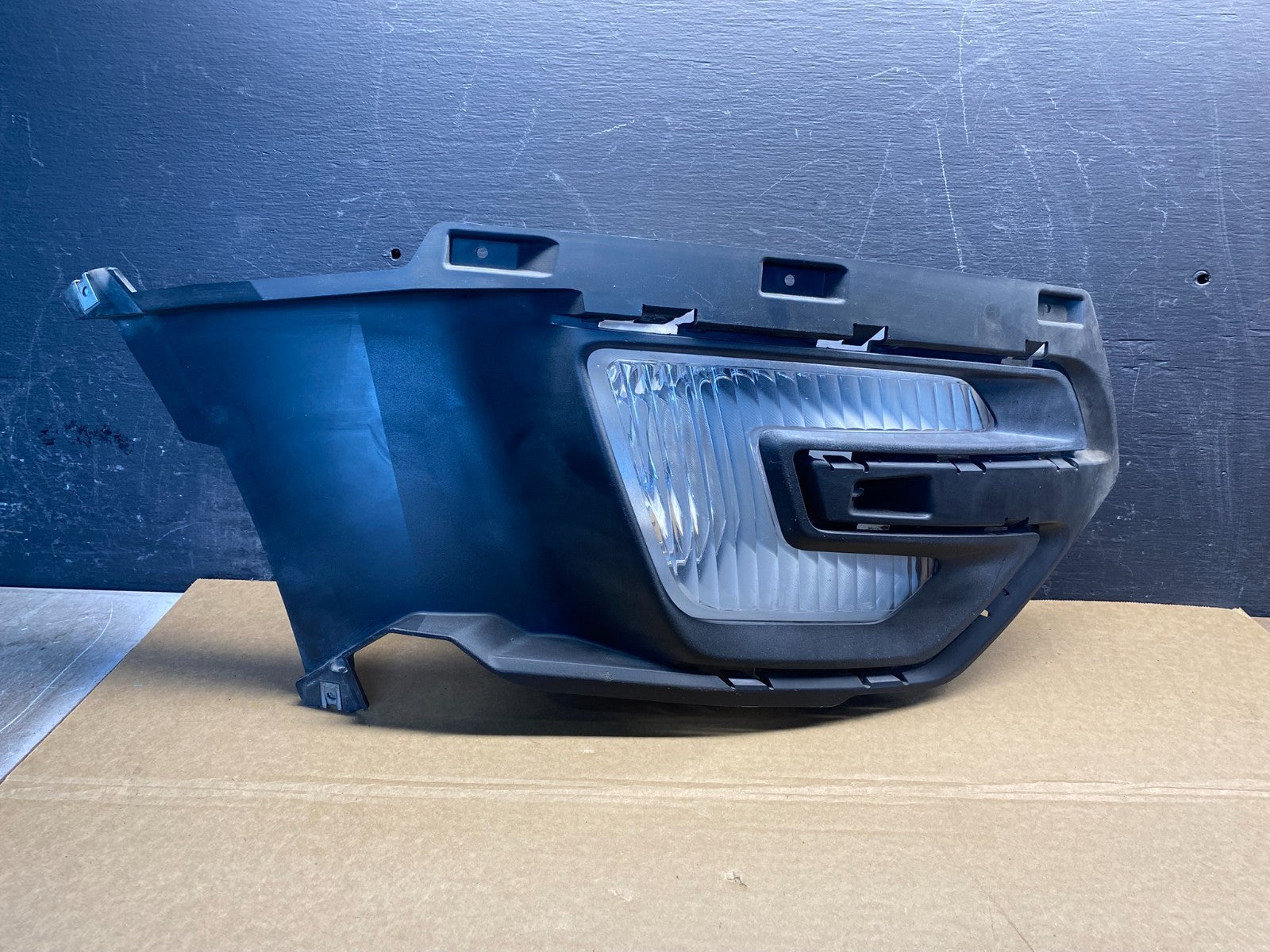 2016 - 2018 Ford Explorer Right Passsenger Fog Light Trim Bezel af6841 DG0