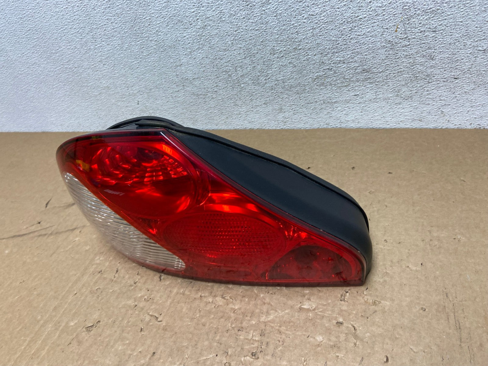 2001 to 2008 Jaguar X-Type Left Driver LH Side Tail Light AG1085 LK1