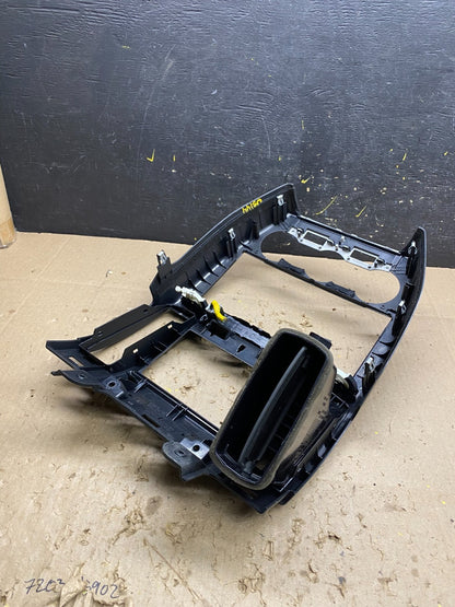 2008 - 2012 Land Rover LR2 Center Radio Climate Dash Air Vent Bezel u5144 DG3