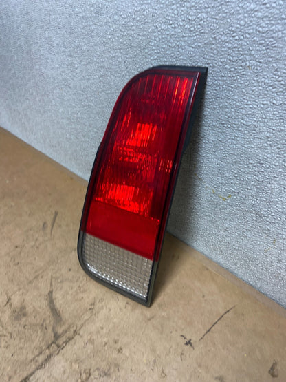 2003 to 2005 Lincoln Aviator Right Passenger Inner Tail Light Side OEM X8986 DW1