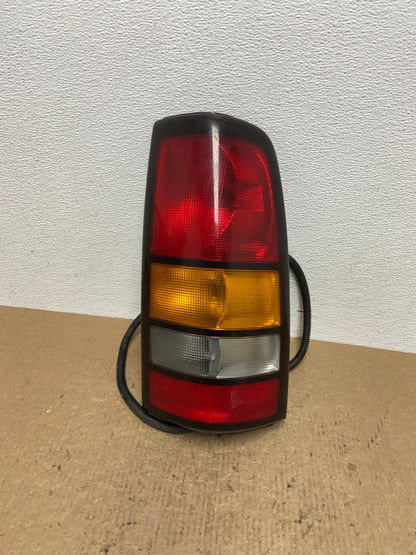 1999-2002 Chevrolet Silverado 1500 Sierra Right Passenger Tail light AC1623 LK0