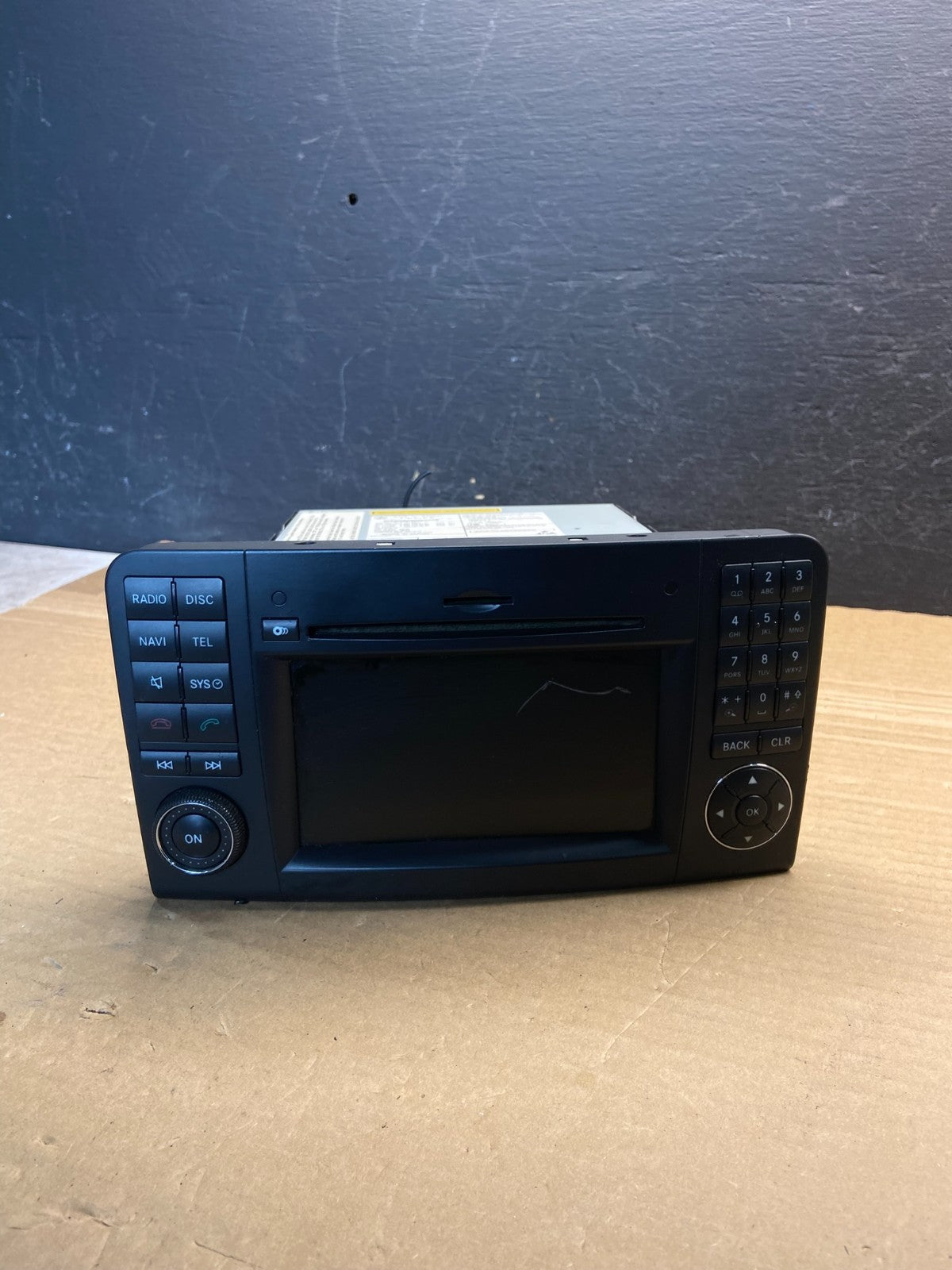 2006 to 2012 Mercedes ML350 GL450 Radio Navigation Screen Display AE4586 DG0