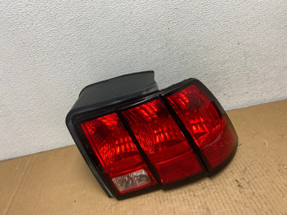 1999-2004 Ford Mustang Right Passenger Rh Side Tail Light AD1048 LK0