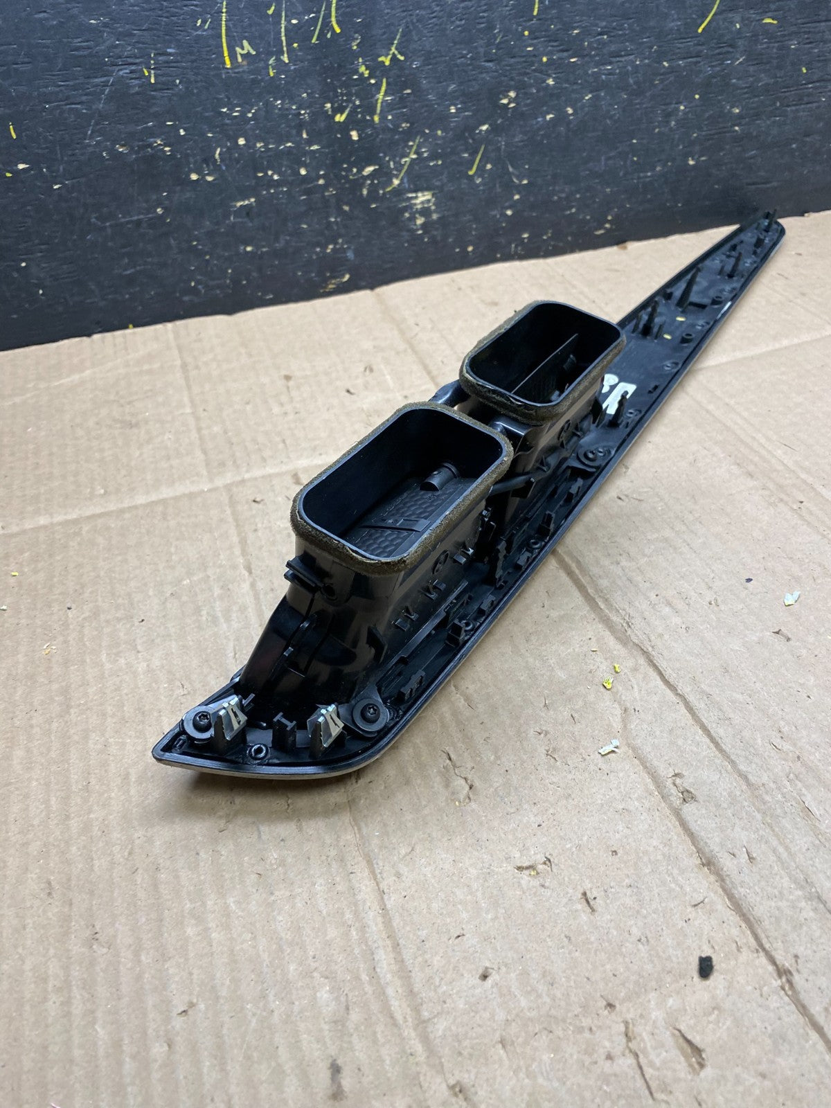 2008-2014 Mercedes Benz C Coupe W204 Cover Panel Center Air Vent  OEM AA4655 DG3