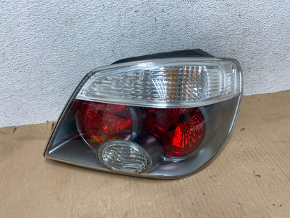 2005 to 2006 Mitsubishi Outlander Right Passenger Side Tail Light AE9115 LK0