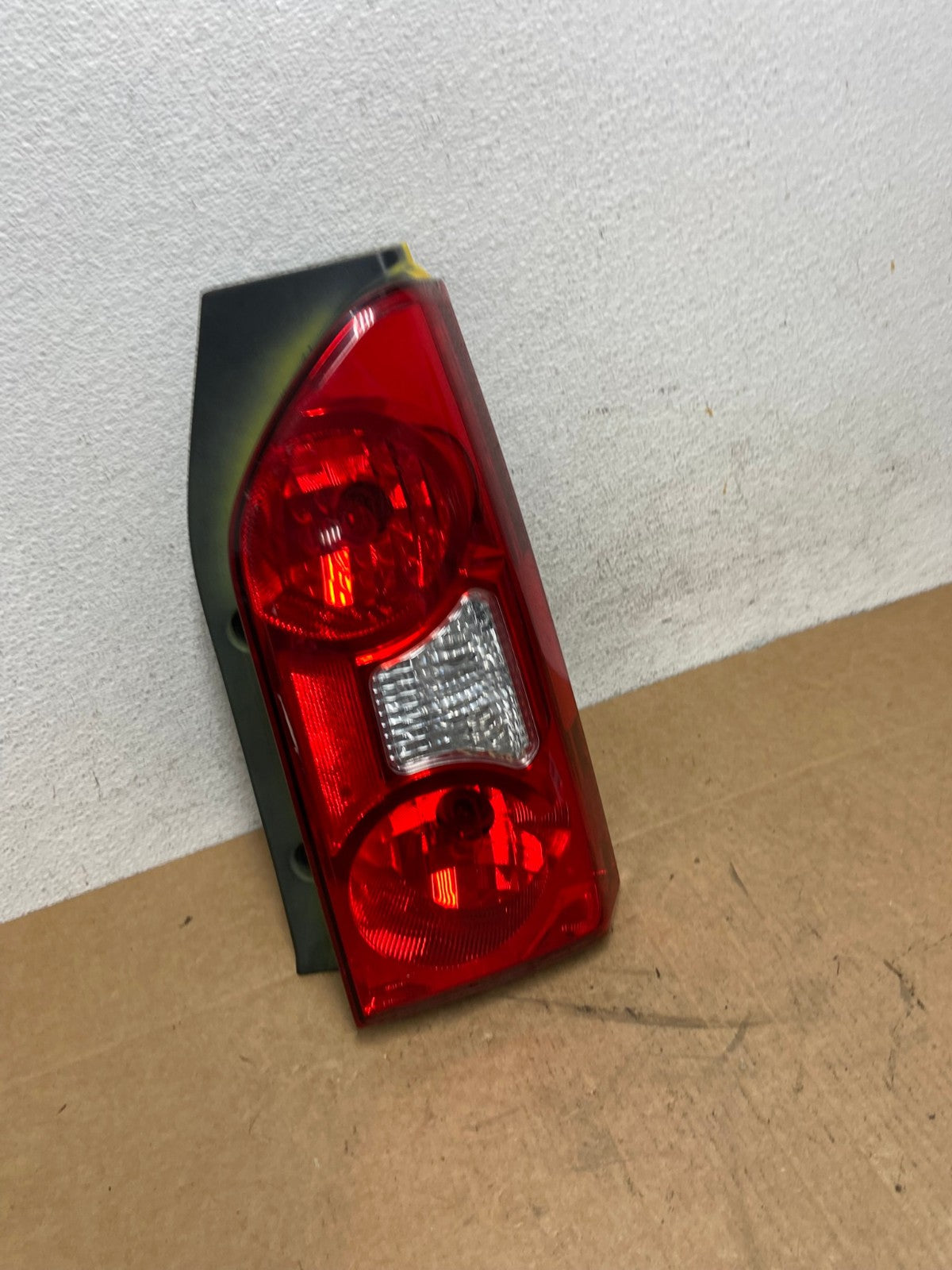 2005 to 2015 Nissan Xterra Right Passenger Rh Side Tail light AD6095 LK2