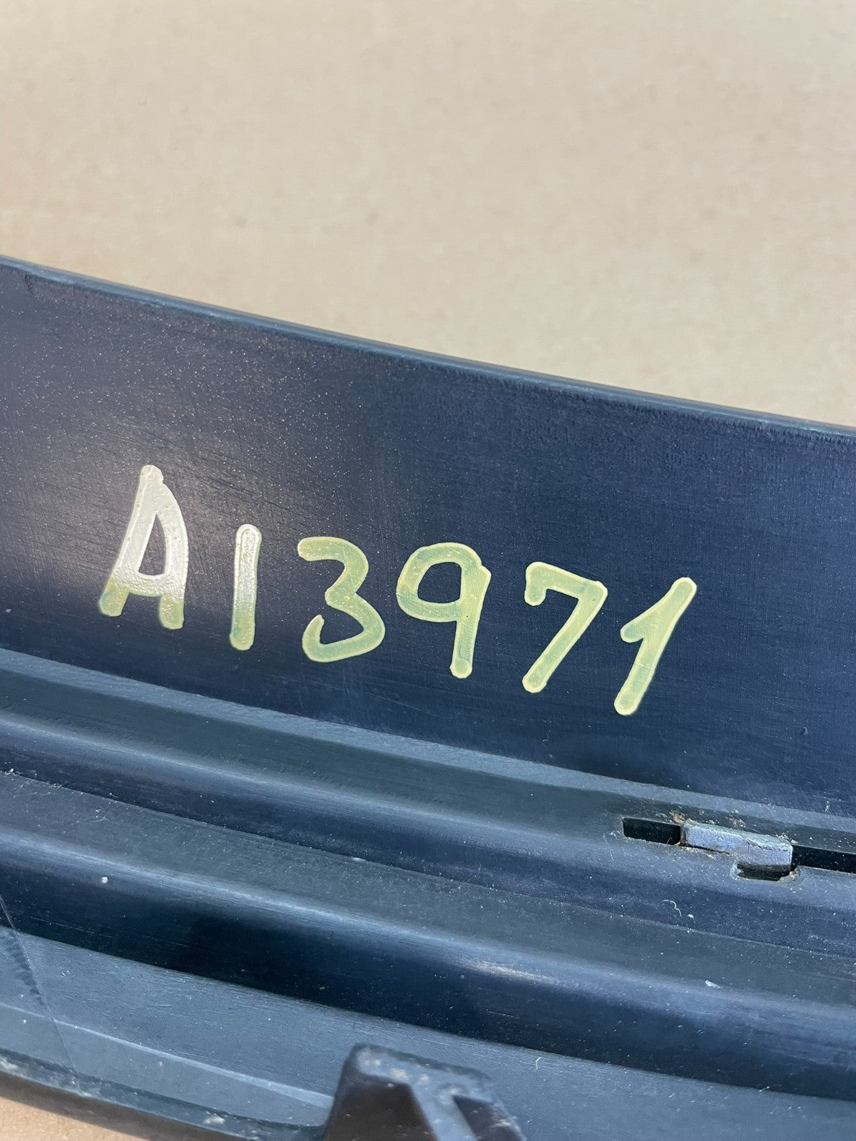 2010 to 2012 Nissan Versa Hatchback Front Upper Grill Grille AI3971 DW5