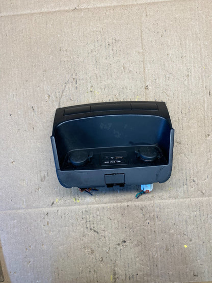 2011-2013 Kia Sorento Center Console Aux USB Power Outlet R6063 DG0