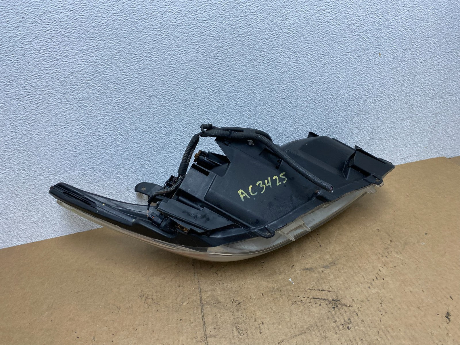 2010 - 2011 Toyota Prius Left Driver LH Blue Halogen Headlight Oem AC3425 DW8