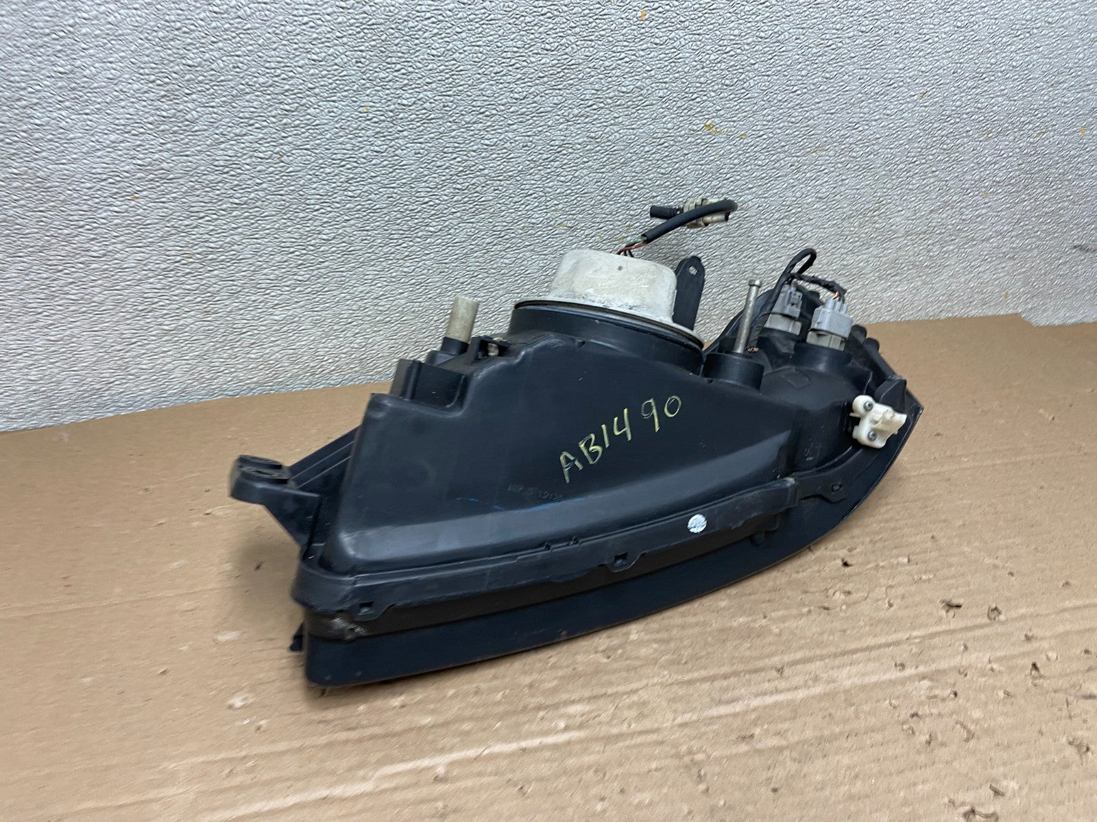 2001 to 2004 Subaru Legacy Outback Right Passenger Rh Headlight Oem AB1490 DW7