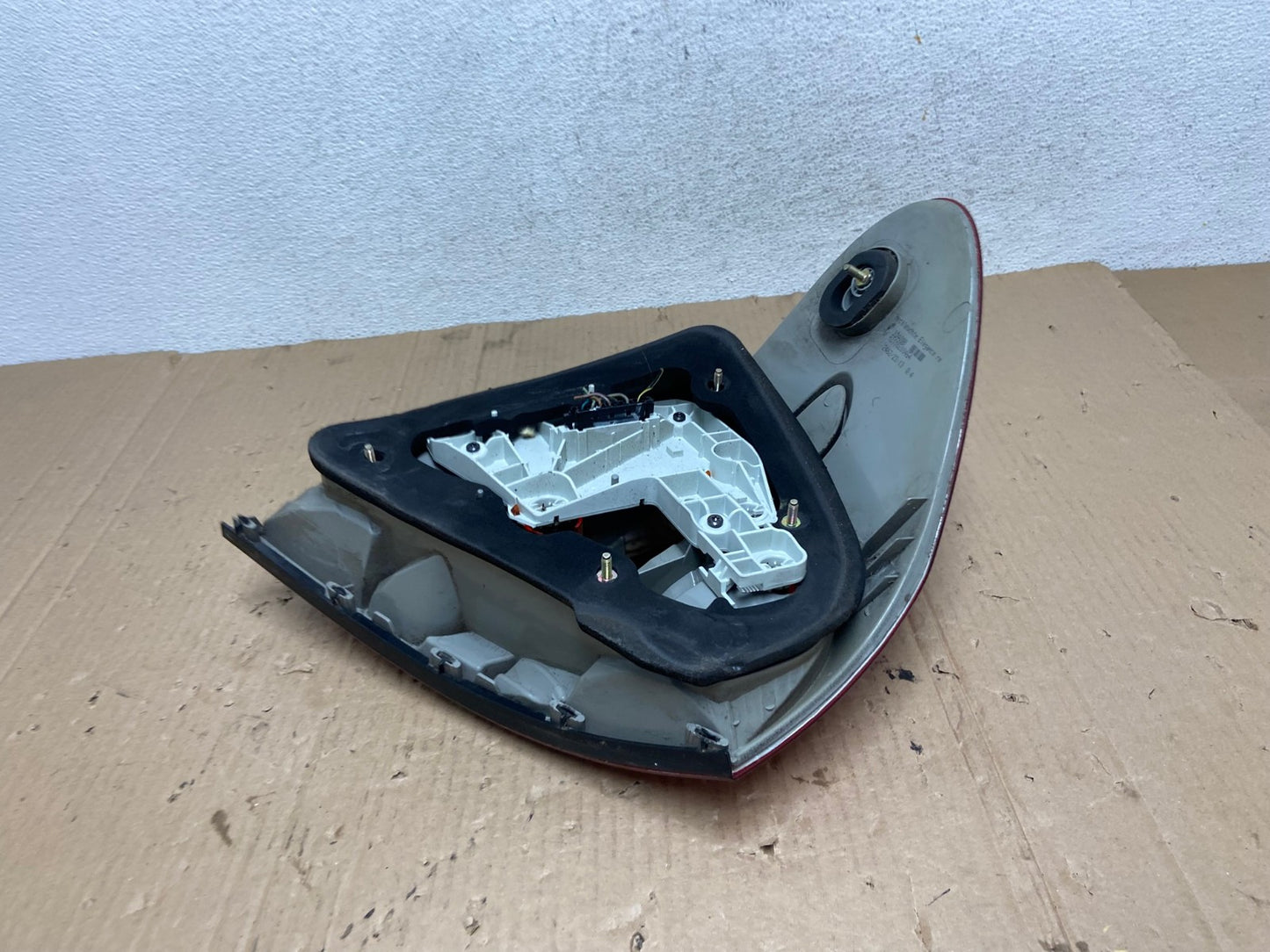 No Led 2003-2006 Mercedes E Class Sedan Right Passenger Side Tail Light Y8357 DW4