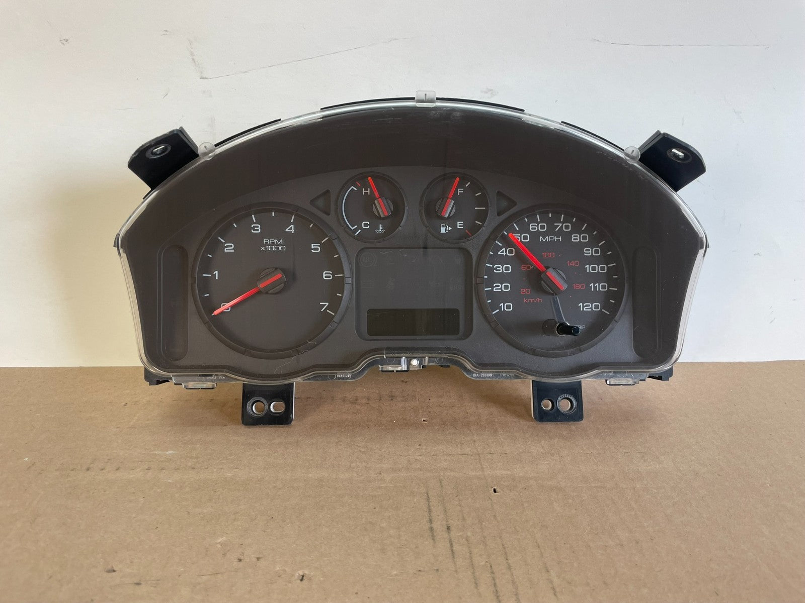 2005 to 2007 Ford Freestyle Speedometer Instrument Cluster AG25330