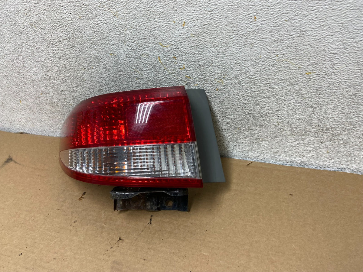2003 to 2004 Honda Accord Sedan Left Driver Lh Side Tail light AH4424 DW2