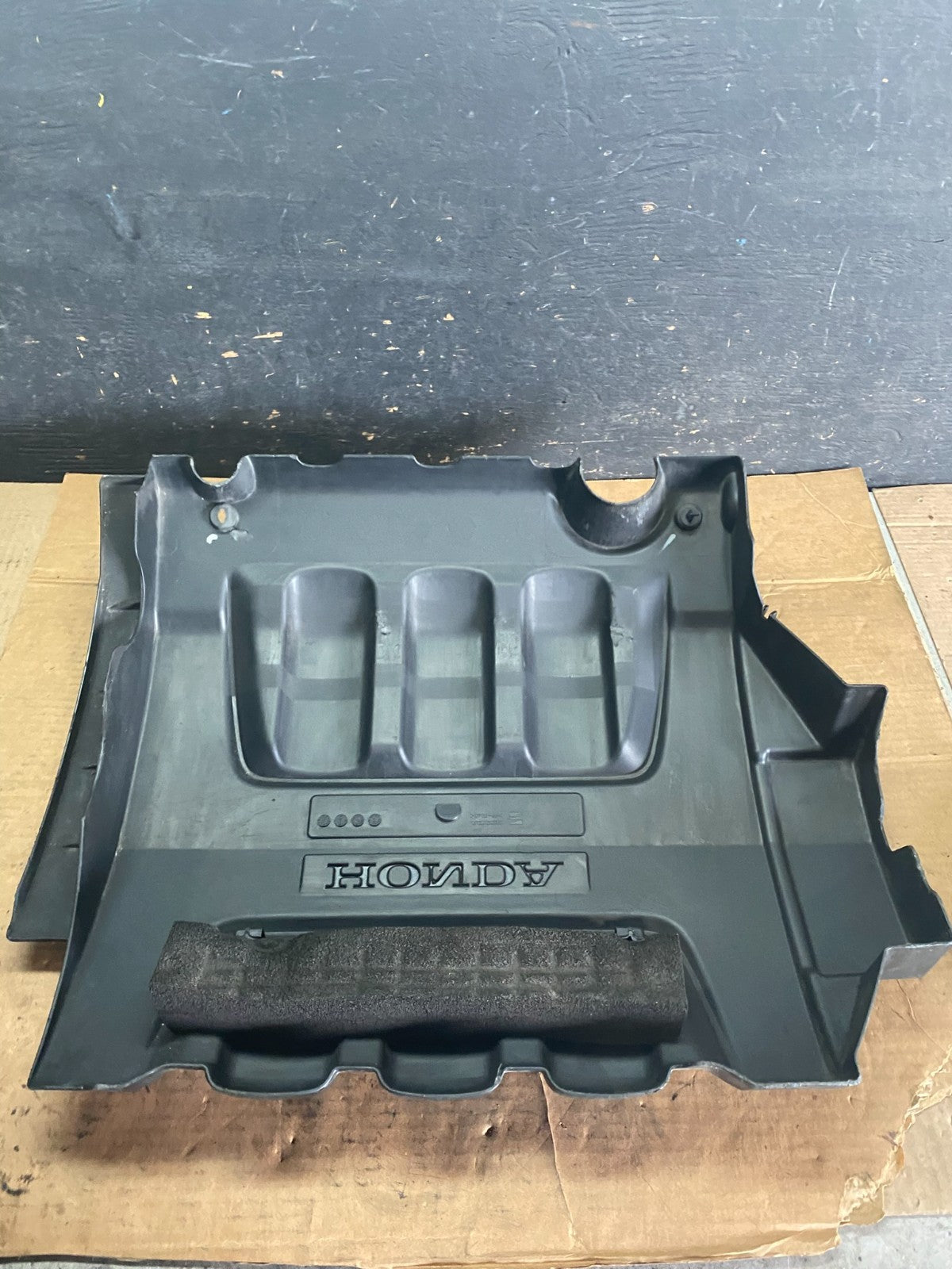 2005 to 2007 Honda Odyssey Black Engine Cover OEM Q8484 DG4