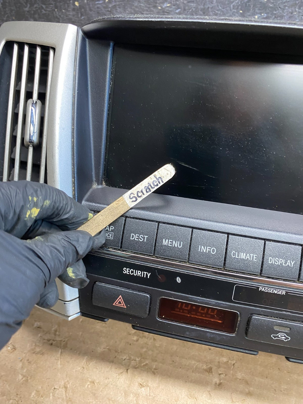 2006 to 2007 Lexus RX400H Radio Navigation Screen Climate Control AG8441 DG1