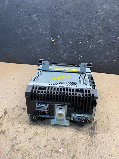 2003 - 2005 Lincoln Town Car AM/FM Radio Tape CD Player T6134 DG3